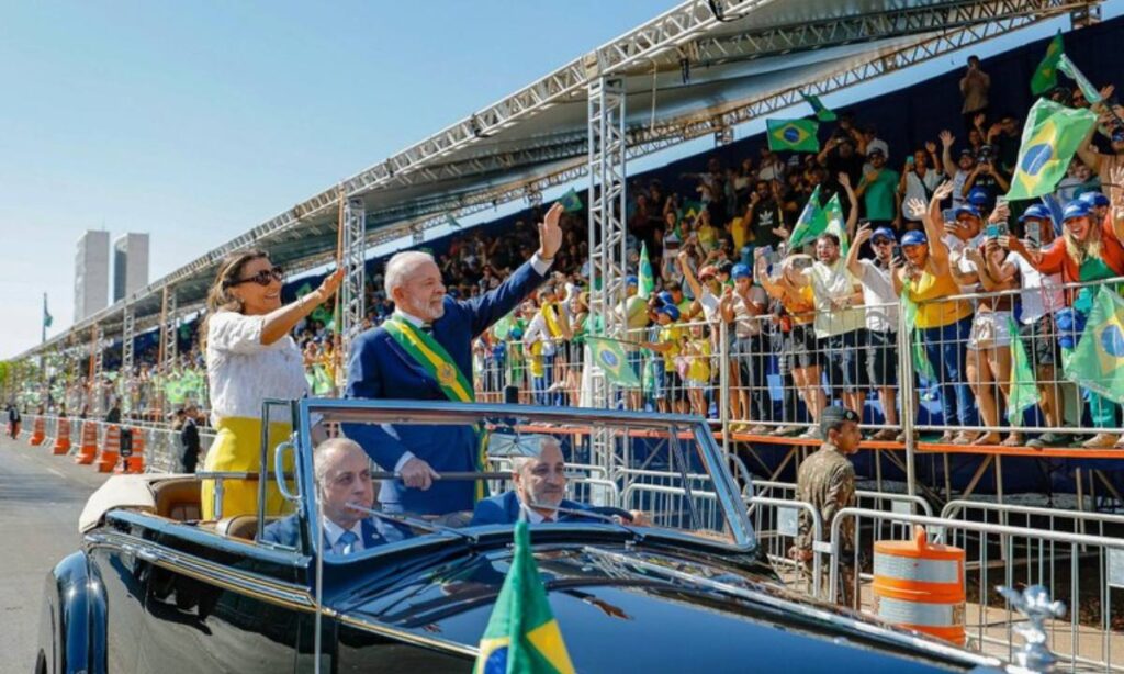Desfile de 7 de Setembro realça soberania do Brasil nos 203 anos da independência 1 Desfile de 7 de Setembro realça soberania do Brasil nos 203 anos da independência