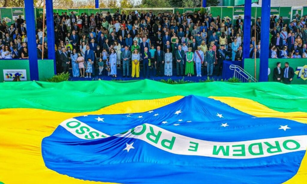 Desfile de 7 de Setembro realça soberania do Brasil nos 203 anos da independência 2 Desfile de 7 de Setembro realça soberania do Brasil nos 203 anos da independência