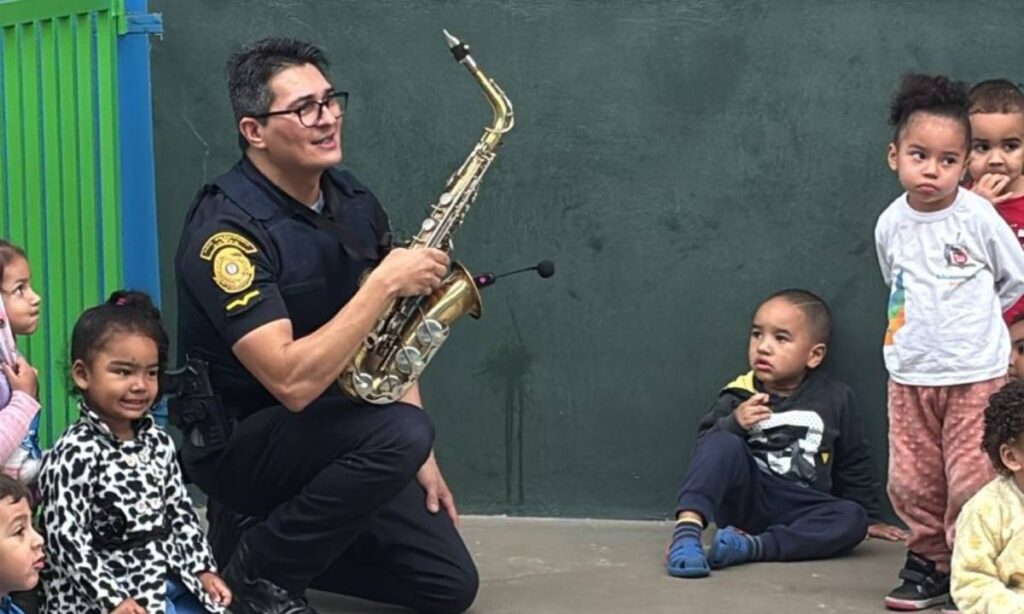 GCM de São Bernardo inspira crianças com música e fortalece vínculo com a comunidade escolar 1 GCM de São Bernardo inspira crianças com música e fortalece vínculo com a comunidade escolar