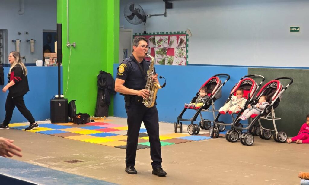 GCM de São Bernardo inspira crianças com música e fortalece vínculo com a comunidade escolar