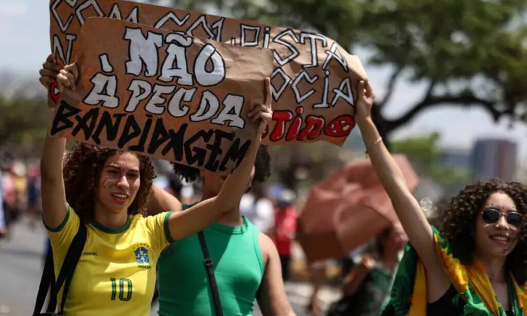 Protestos contra PEC da Blindagem e anistia a golpistas reúnem multidões no Brasil 1 Protestos contra PEC da Blindagem e anistia a golpistas reúnem multidões no Brasil