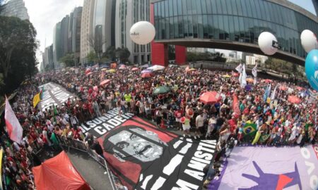 Protestos contra PEC da Blindagem e anistia a golpistas reúnem multidões no Brasil