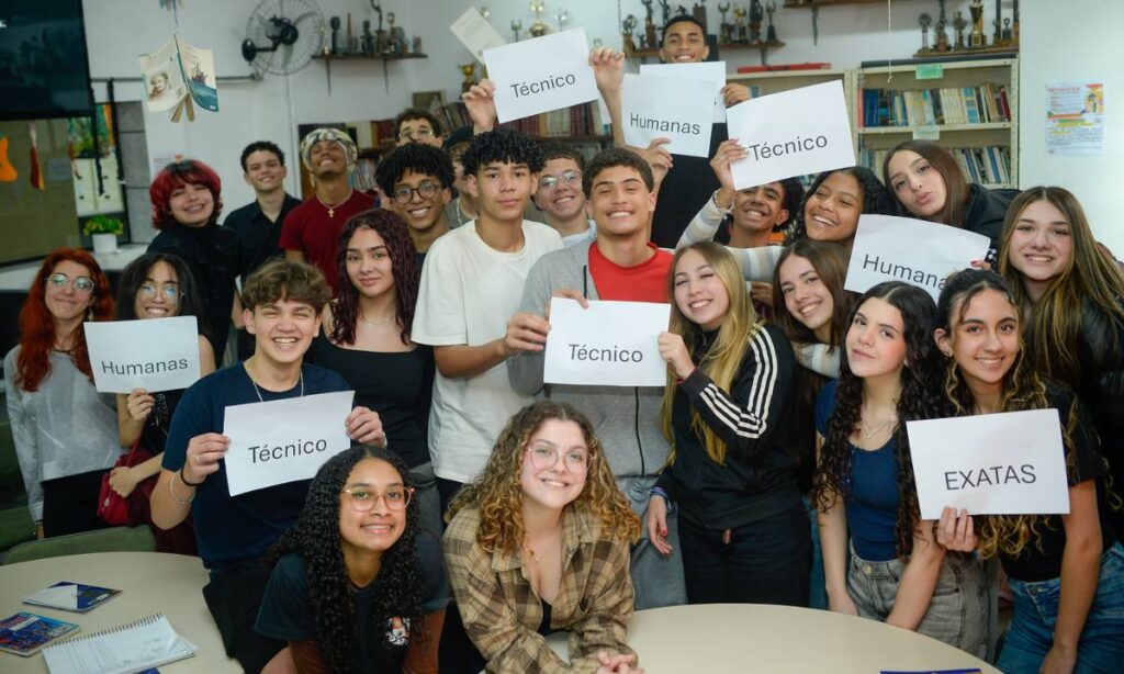 Rede estadual de SP abre prazo para estudantes escolherem itinerário formativo Rede estadual de SP abre prazo para estudantes escolherem itinerário formativo