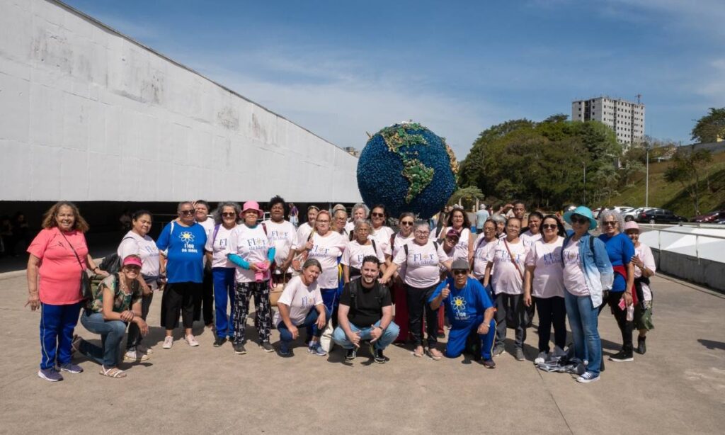 Rio Grande da Serra promove passeio cultural para grupo de idosos Flor da Idade