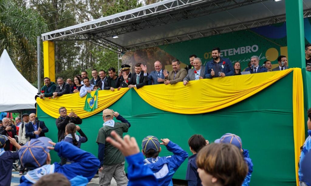 São Caetano reúne 20 mil pessoas no tradicional Desfile Cívico-Militar de 7 de Setembro 1 São Caetano reúne 20 mil pessoas no tradicional Desfile Cívico-Militar de 7 de Setembro