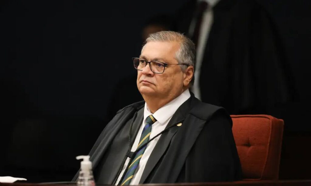 Alexandre de Moraes pede dados de perfis que ameaçaram Flávio Dino nas redes sociais