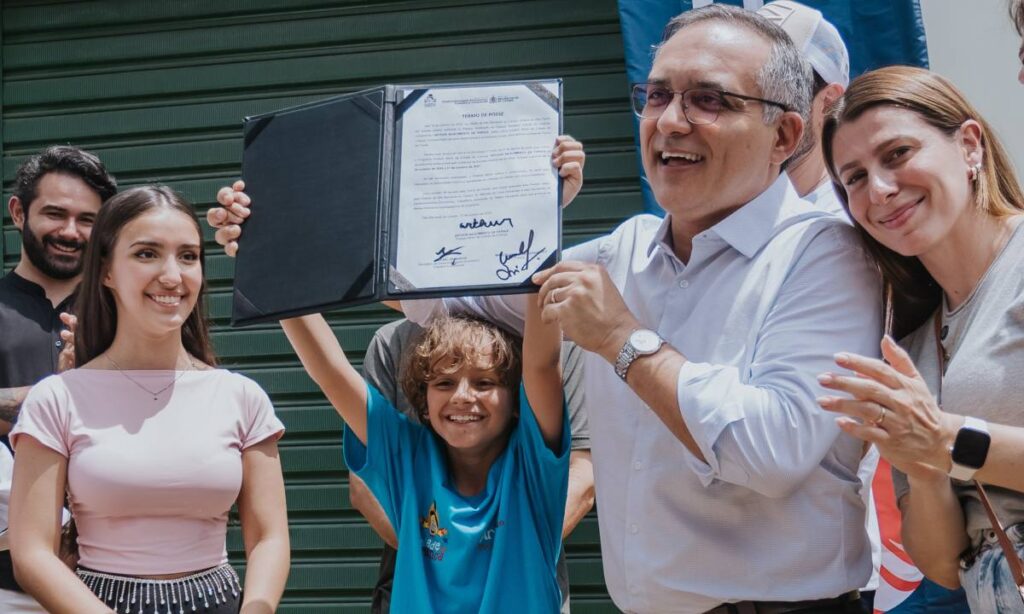 Arthur Nascimento toma posse como Prefeito Mirim em cerimônia na Cidade da Criança