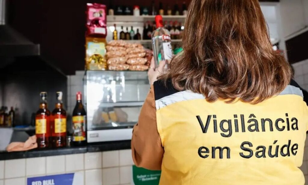 Brasil investiga 209 casos de intoxicação por metanol em bebidas alcoólicas, alerta Ministério da Saúde