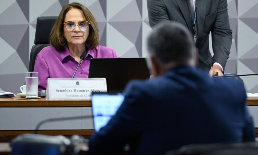 CDH do Senado aprova PL que protege condições de trabalho de mulheres com câncer de mama CDH aprova projeto que garante condições de trabalho a mulheres com câncer de mama