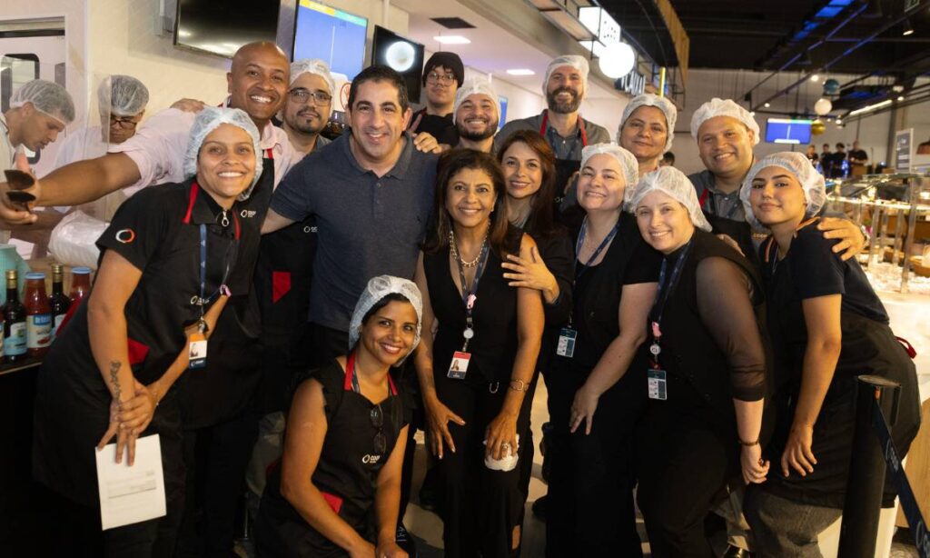 COOP reúne cooperados e clientes em rodízio de pizza no mês de aniversário da marca
