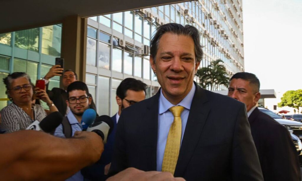 Câmara aprova isenção do Imposto de Renda para quem ganha até R$ 5 mil; Haddad celebra “votação histórica”