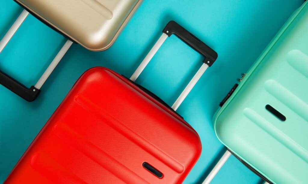 Linha de malas de viagem da lojasmel com opções de bordo, média e grande, rodas 360º e cadeado TSA.