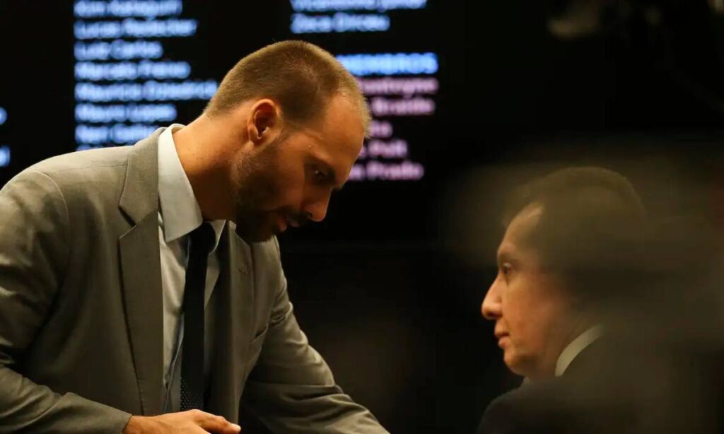 DPU assume defesa de Eduardo Bolsonaro por determinação de Alexandre de Moraes