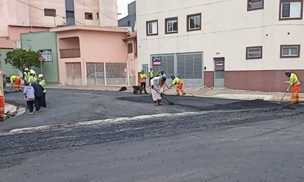 Drenar São Caetano avança com 5 frentes simultâneas Máquinas e equipes executam drenagem do Programa Drenar em São Caetano do Sul