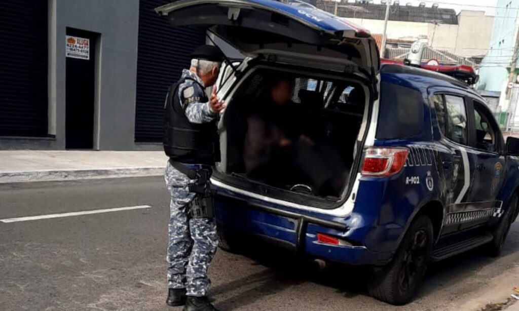 GCM de São Caetano prende suspeito com 20m de cabos elétricos cortados ROMU da GCM de São Caetano apreende 20 metros de cabos elétricos cortados após abordagem no Bairro Fundação