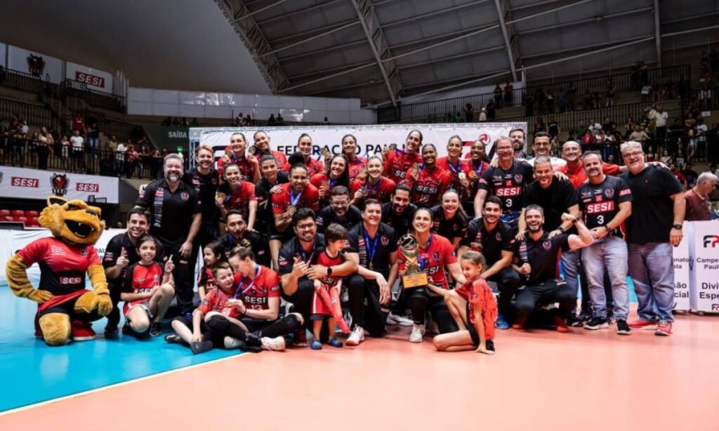 Sesi Vôlei Bauru levanta o troféu do Campeonato Paulista Feminino 2025 após vitória sobre o Paulistano Barueri.