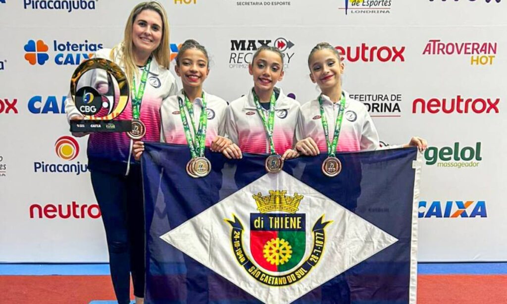 Equipe de ginástica rítmica de São Caetano celebra o terceiro lugar inédito no Campeonato Brasileiro Infantil, em Londrina (PR)