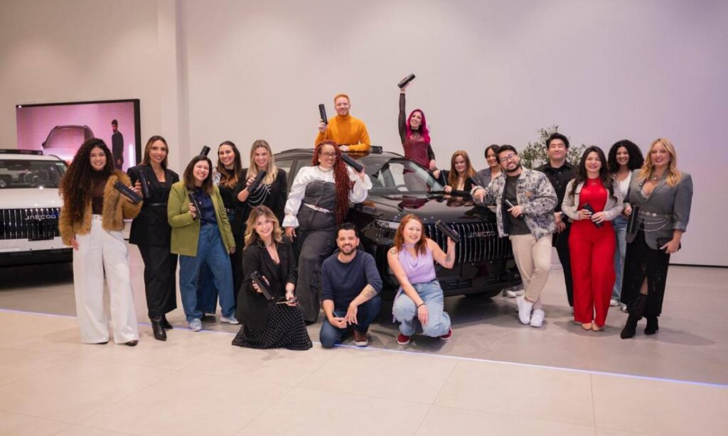 Grupo Toriba transforma showroom da Omoda Jaecoo em espaço criativo em Santo André