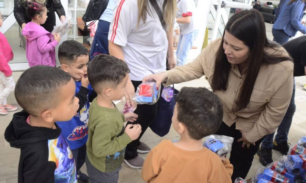 Jessica Roberta lidera ação do Fundo Social e leva 175 crianças ao Sesc Santo André