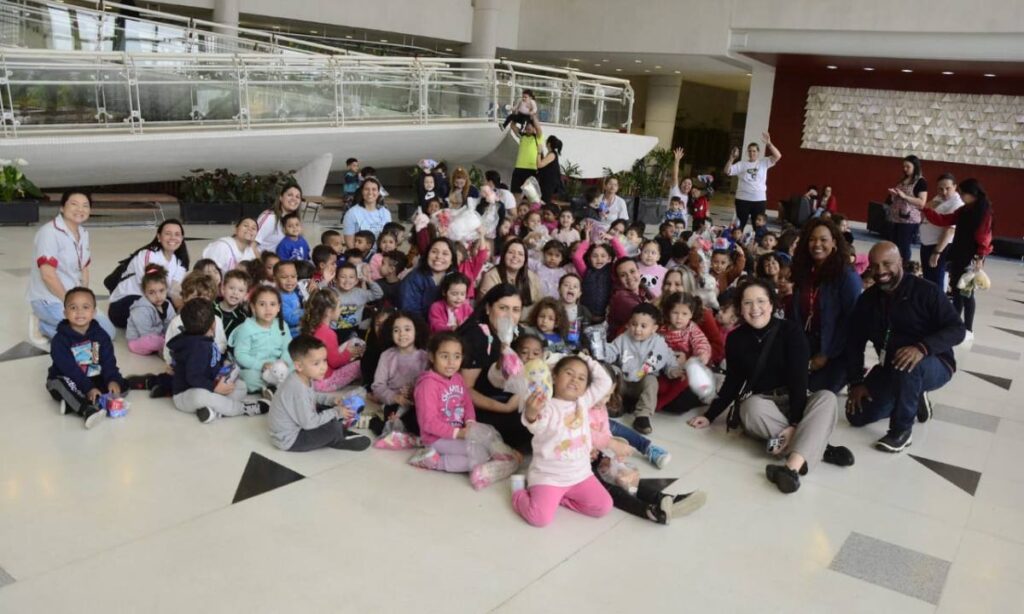 Jessica Roberta lidera ação do Fundo Social e leva 175 crianças ao Sesc Santo André Jessica Roberta lidera ação do Fundo Social e leva 175 crianças ao Sesc Santo André