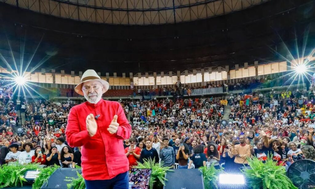 Lula anuncia em São Bernardo meta de universalizar o Pé-de-Meia