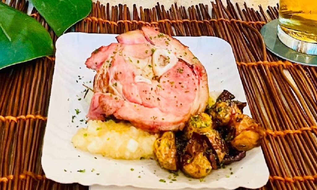 Oktober YVÁ traz chope artesanal, gastronomia típica e show do Classical Queen no dia 26 de outubro 3 Oktober YVÁ traz chope artesanal, gastronomia típica e show do Classical Queen no dia 26 de outubro