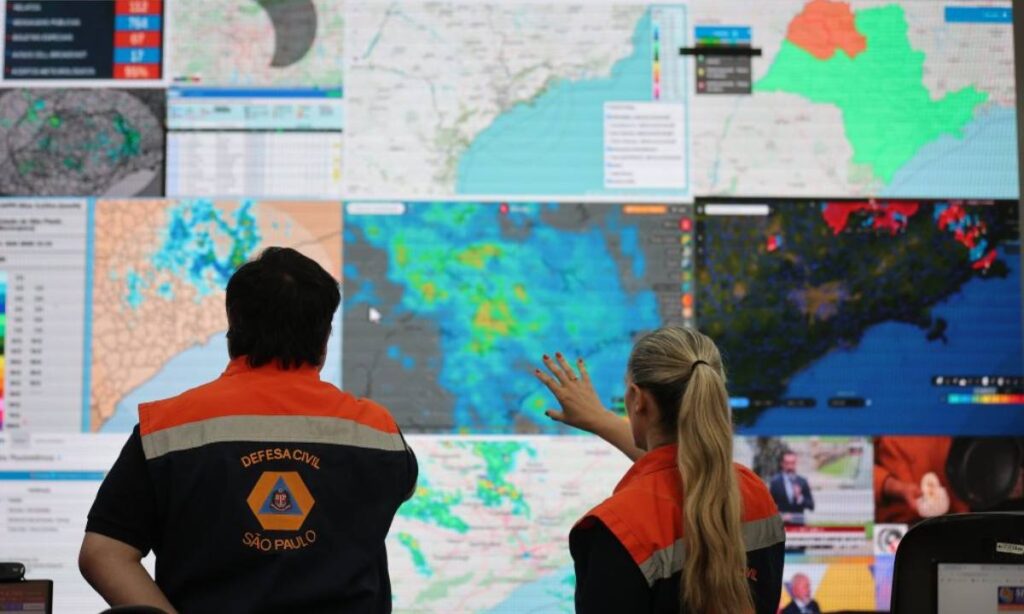 Mapa de São Paulo com previsão de calor intenso no interior e pancadas de chuva na faixa leste entre 2 e 5 de outubro