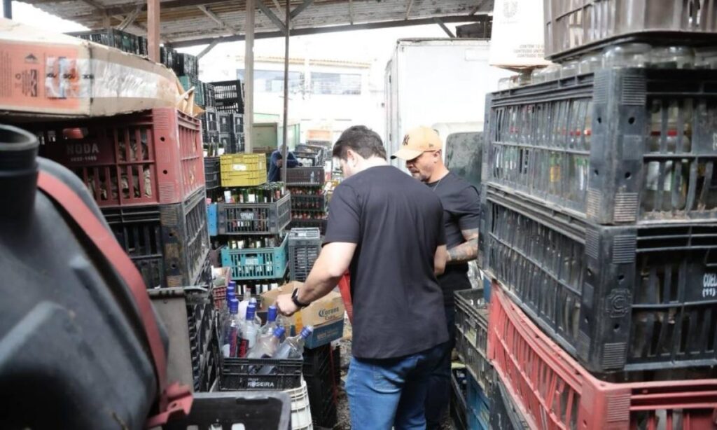 Polícia Civil prende seis pessoas em operação contra falsificação de bebidas com metanol em São Paulo