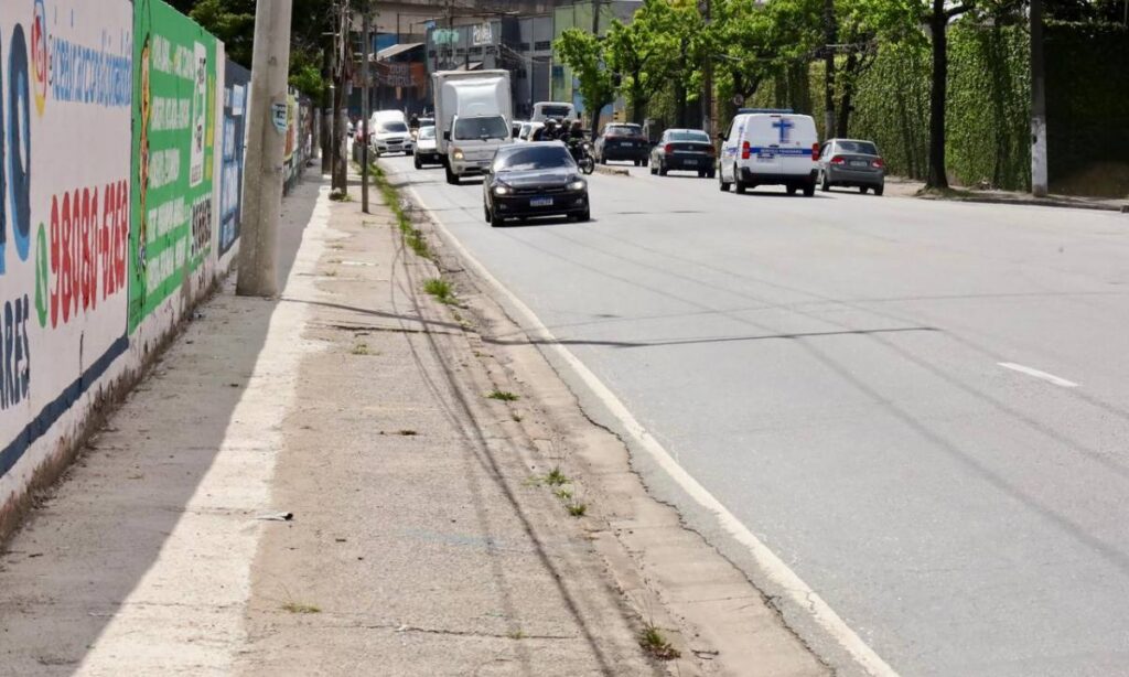 Prefeitura conclui ampliação da calçada na Avenida Alberto Soares Sampaio e melhora ligação entre Jardim Oratório e Capuava Prefeitura conclui ampliação da calçada na Avenida Alberto Soares Sampaio e melhora ligação entre Jardim Oratório e Capuava