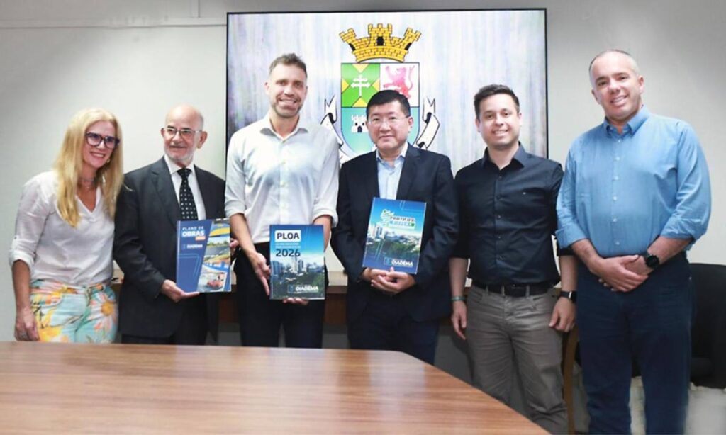 Prefeitura de Diadema entrega Plano Plurianual, Orçamentos e Plano de Obras à Câmara Municipal