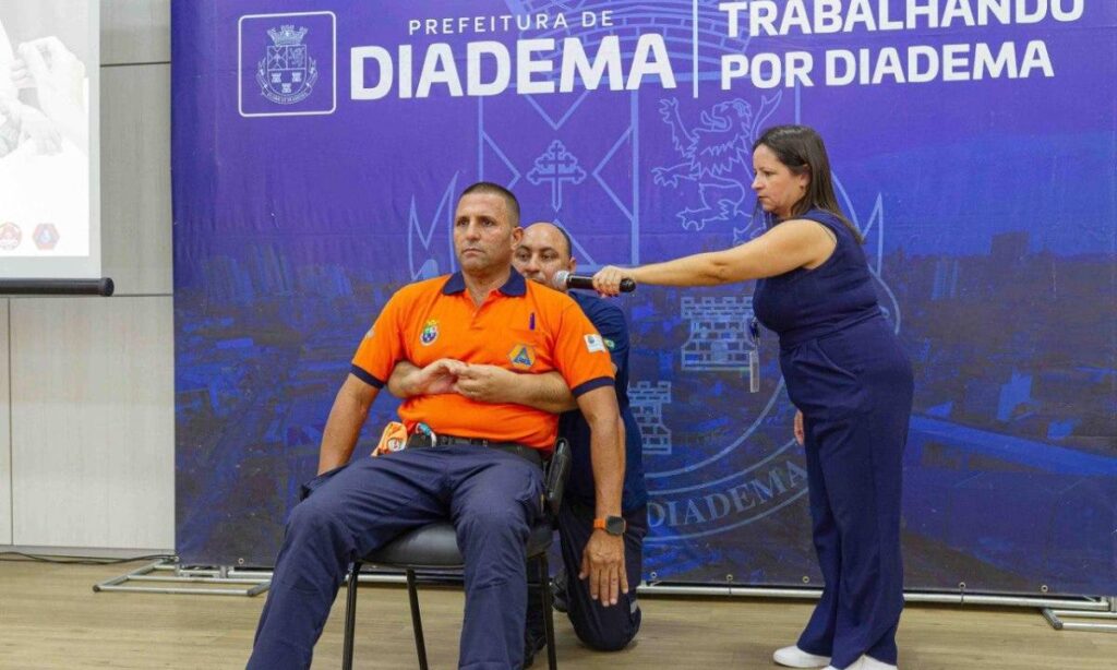 Profissionais da rede municipal de educação de Diadema passam por formação em primeiros socorros 1 Profissionais da rede municipal de educação de Diadema passam por formação em primeiros socorros