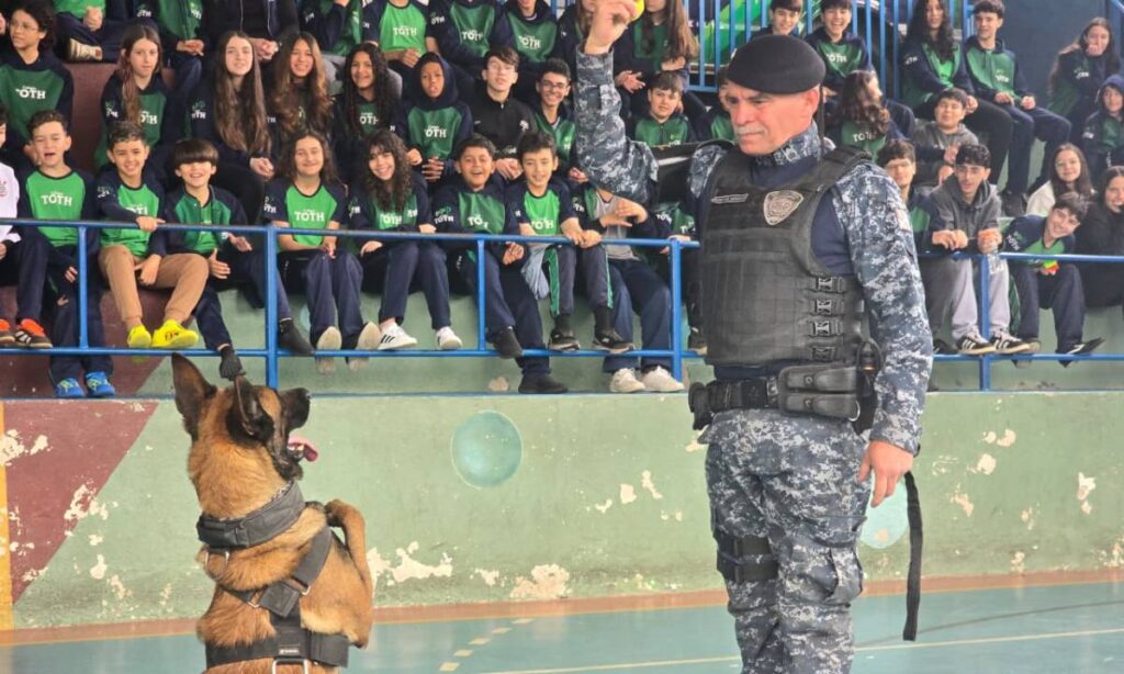 Projeto ‘Cão Amigo’ é ampliado para escolas municipais e estaduais em Ribeirão Pires