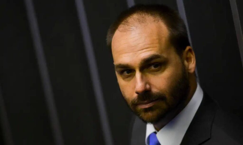 Relator do Conselho de Ética vota por arquivar processo de cassação de Eduardo Bolsonaro