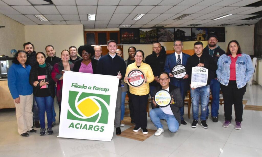 Autoridades de Rio Grande da Serra durante o Café com Negócios que apresentou o novo decreto de reciclagem.