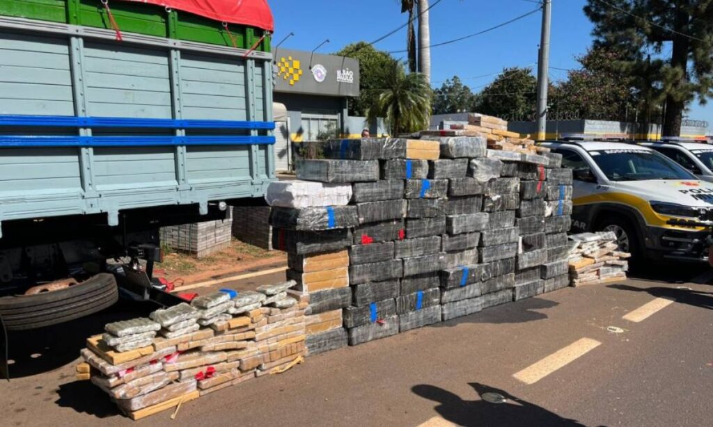 Apreensão da PM Rodoviária na Castello Branco com fardos de maconha ocultos em carga de soja