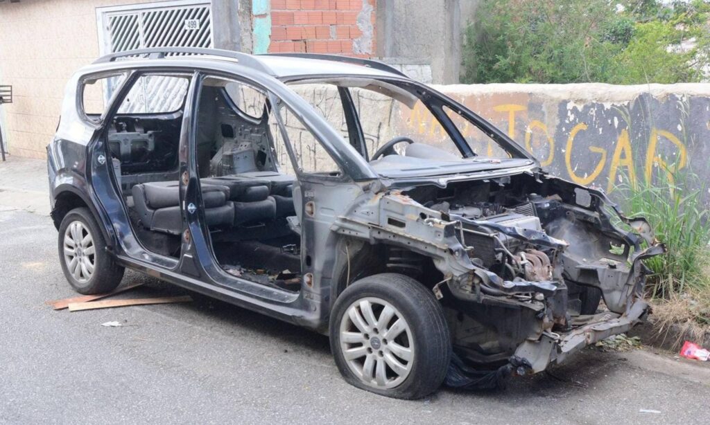 Santo André notifica 831 proprietários de veículos abandonados em nove meses