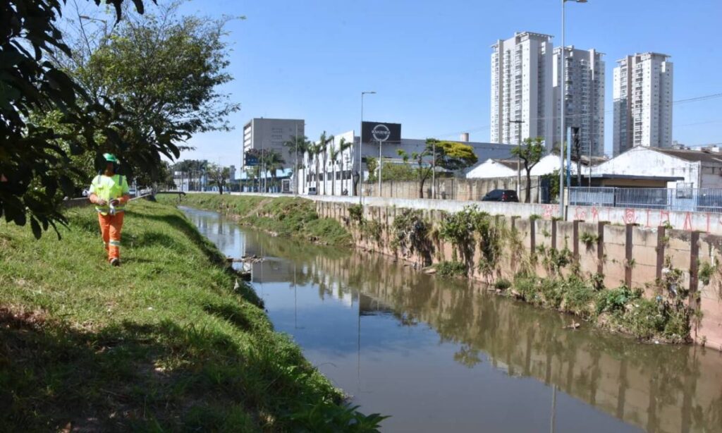 Santo André realiza obras de contenção do Rio Tamanduateí