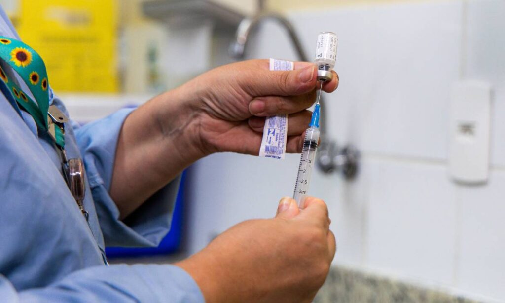 São Bernardo intensifica ações de vacinação de adolescentes nas escolas estaduais São Bernardo intensifica ações de vacinação de adolescentes nas escolas estaduais
