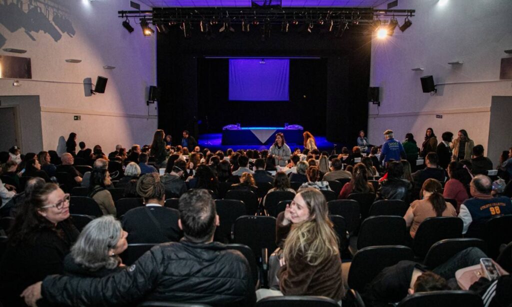 São Caetano premia vencedores do Concurso Cultural da Semana dos Autonomistas no Teatro Santos Dumont