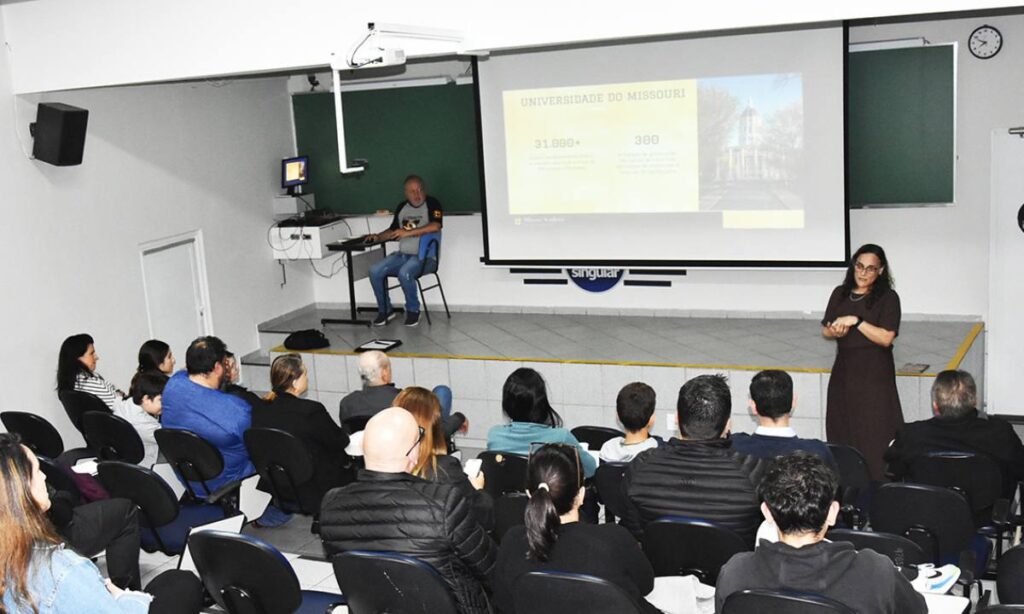 Singular abre matrículas para o Ensino Médio Bilíngue