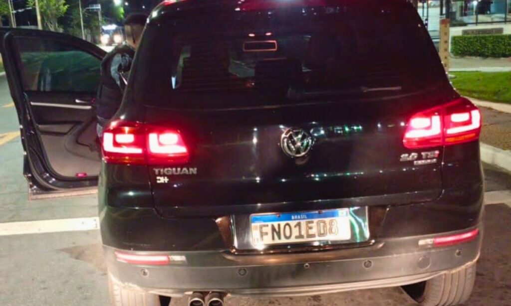 GCM de São Caetano aborda VW Tiguan após alerta do Smart Sanca na Av. Guido Aliberti