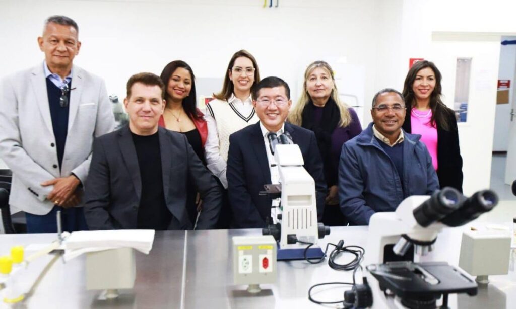Taka visita Fatec Luigi Papaiz e reforça parceria com o setor de cosméticos