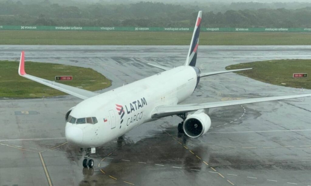 Aeroporto de Navegantes recebe primeiro voo cargueiro internacional da história Aeroporto de Navegantes recebe primeiro voo cargueiro internacional da história