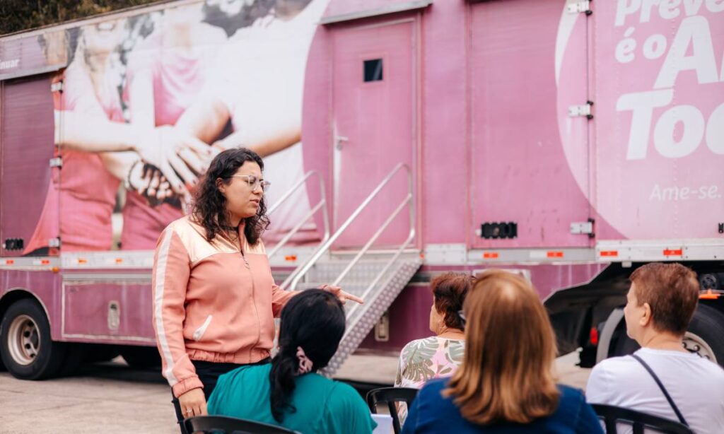 Carreta da saúde amplia atendimento para mamografia e papanicolau em São Bernardo Carreta da saúde amplia atendimento para mamografia e papanicolau em São Bernardo