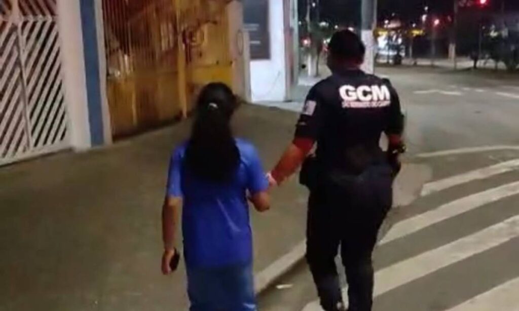 Em São Bernardo, GCM resgata menino autista perdido na madrugada após encontrá-lo correndo em via movimentada