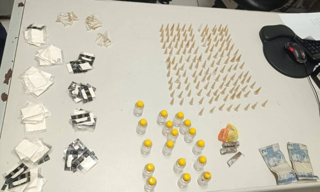 GCM de Mauá prende dupla por tráfico e receptação de celular roubado no Jardim Feital GCM de Mauá prende dupla por tráfico e receptação de celular roubado no Jardim Feital