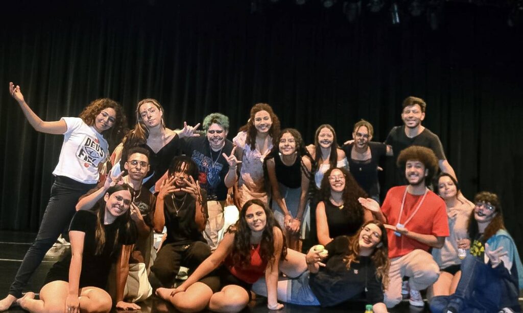 Jovens da EMARP são destaque do teatro no VQV Brasil com Menção Honrosa