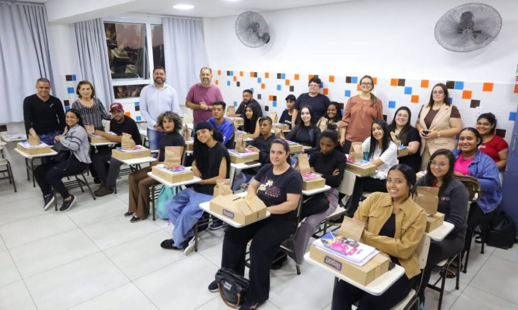 Prefeito Marcelo Oliveira acompanha início do curso de Logística do Qualifica Mauá