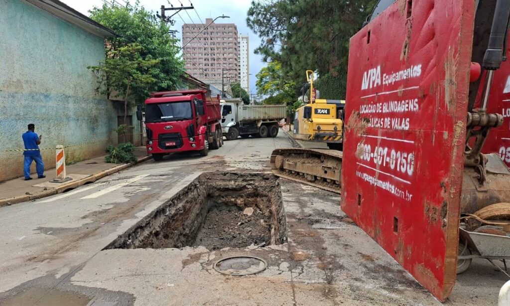 Prefeitura de São Caetano, por meio do Programa Drenar, amplia em 640 metros a rede de drenagem na Rua Ceará Prefeitura de São Caetano, por meio do Programa Drenar, amplia em 640 metros a rede de drenagem na Rua Ceará