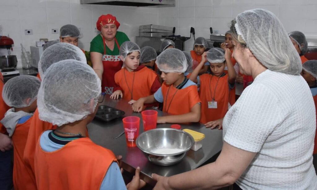Primeira-dama de Santo André, Jessica Roberta promove ação social com crianças da Instituição Dr. Klaide no Banco de Alimentos Primeira-dama de Santo André, Jessica Roberta promove ação social com crianças da Instituição Dr. Klaide no Banco de Alimentos